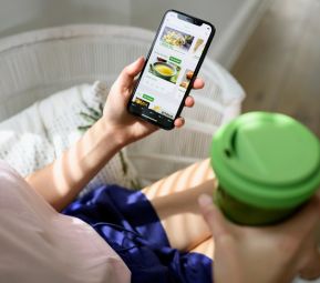 Tân hưởng sinh tố smoothie