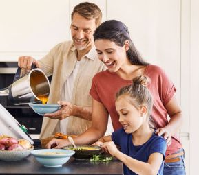 Nấu ăn cùng cả gia đình