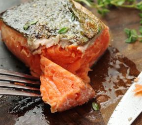 làm cá hồi bằng phương pháp nấu chậm