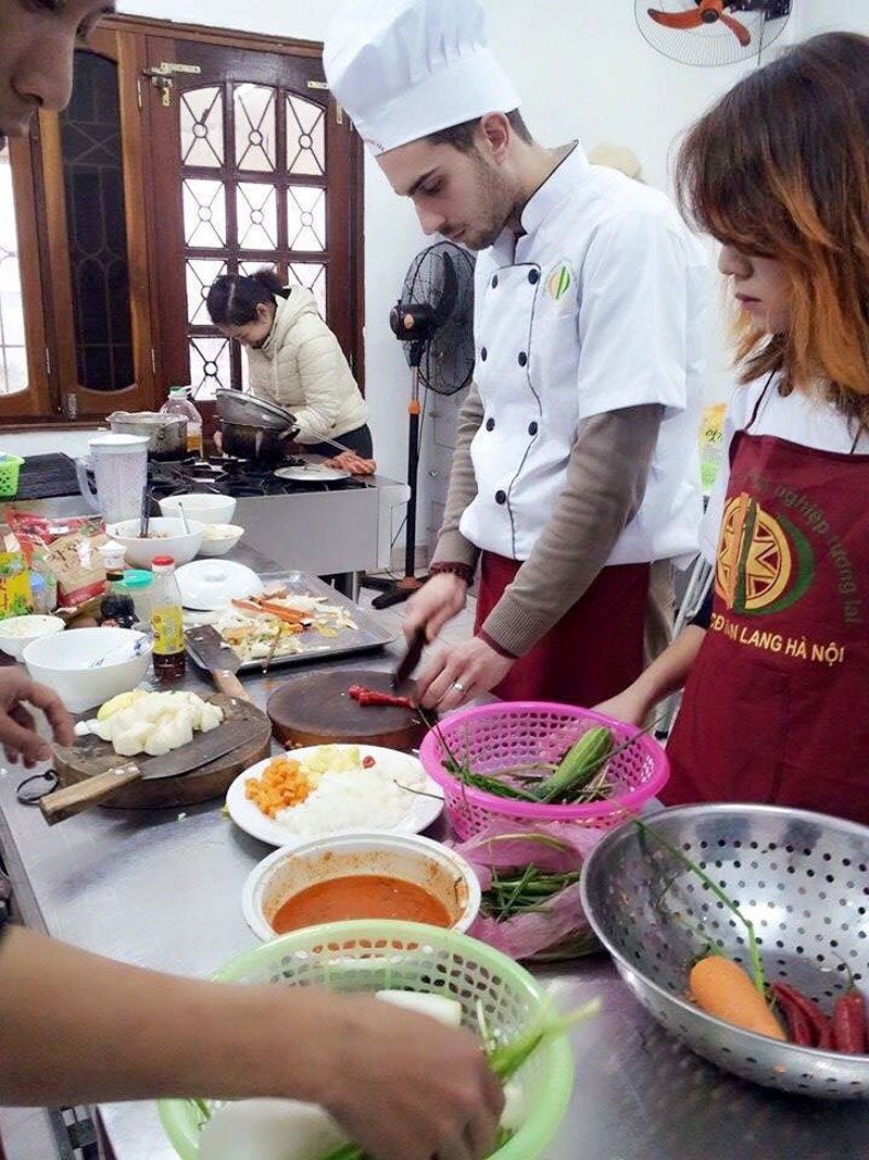 Khóa học dạy nấu ăn cho người nước ngoài tại cao đẳng nghề văn lang